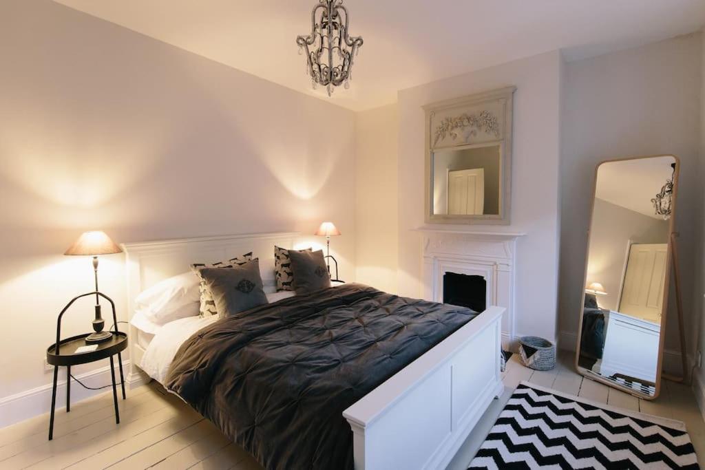 Beautiful House, Cirencester Centre, Parking المظهر الخارجي الصورة
