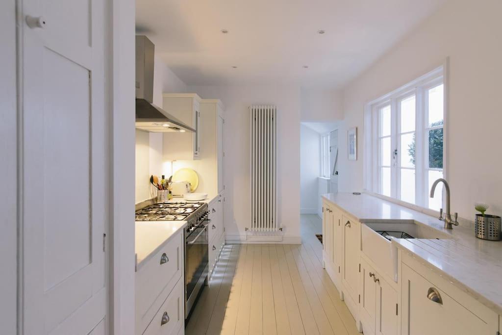 Beautiful House, Cirencester Centre, Parking المظهر الخارجي الصورة