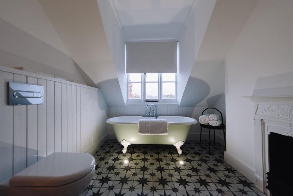 Beautiful House, Cirencester Centre, Parking المظهر الخارجي الصورة