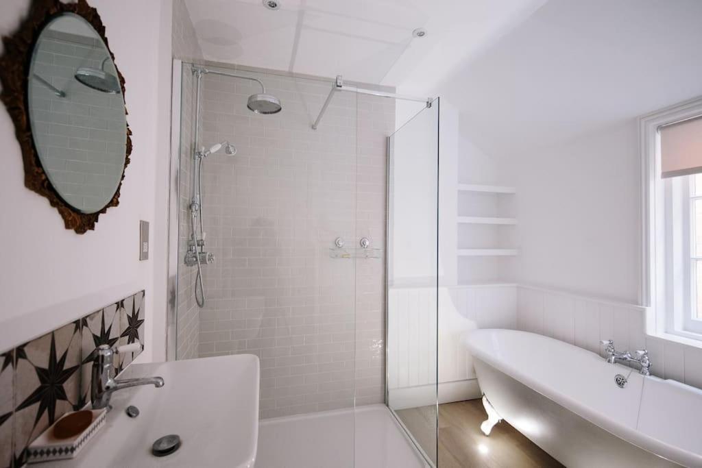 Beautiful House, Cirencester Centre, Parking المظهر الخارجي الصورة